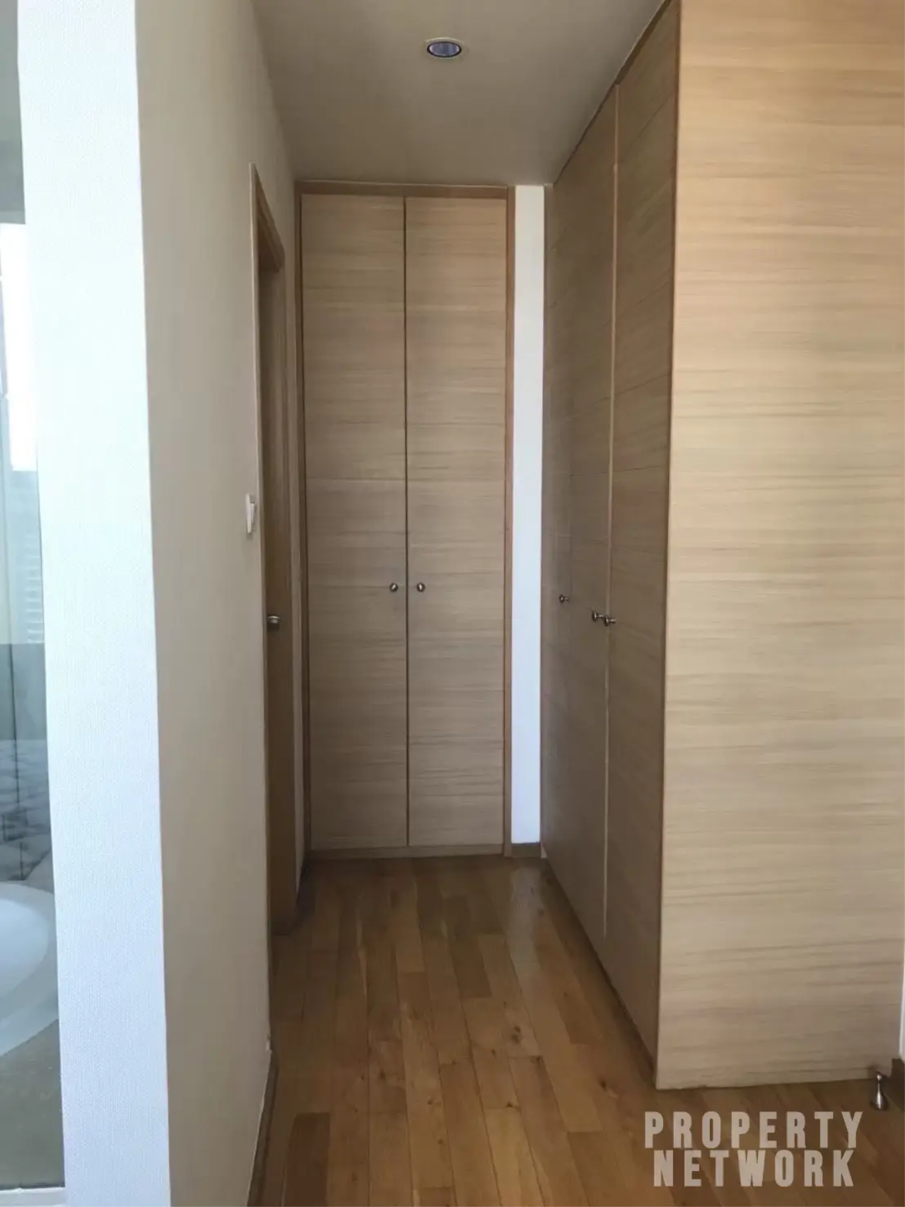 1 Bedroom 1 Bathroom Size 65sqm The Empire Place For Rent 30,000 THB For Sale 8,800,000 MB