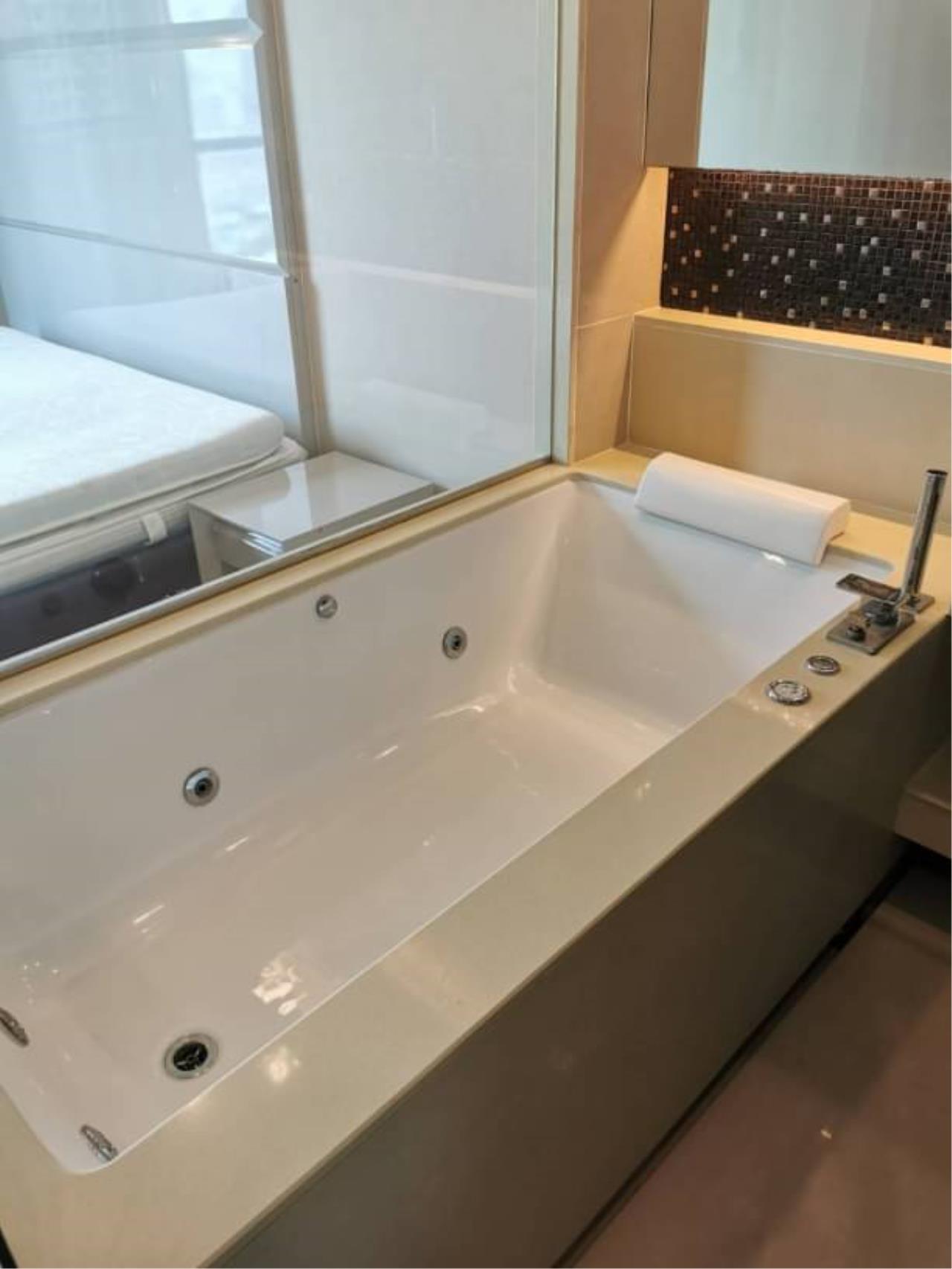2 Bedrooms, 2 Bathrooms Size 66sqm The Address Sathorn For Rent 40,000 THB for Sale 12.5 MB
