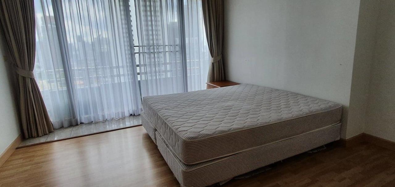 3 bedrooms 2 bathrooms size 190sqm. Charoenjai Place for Rent 70,000 THB