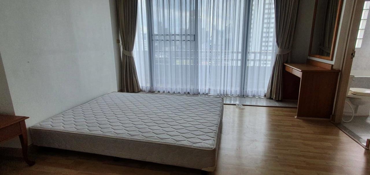 3 bedrooms 2 bathrooms size 190sqm. Charoenjai Place for Rent 70,000 THB