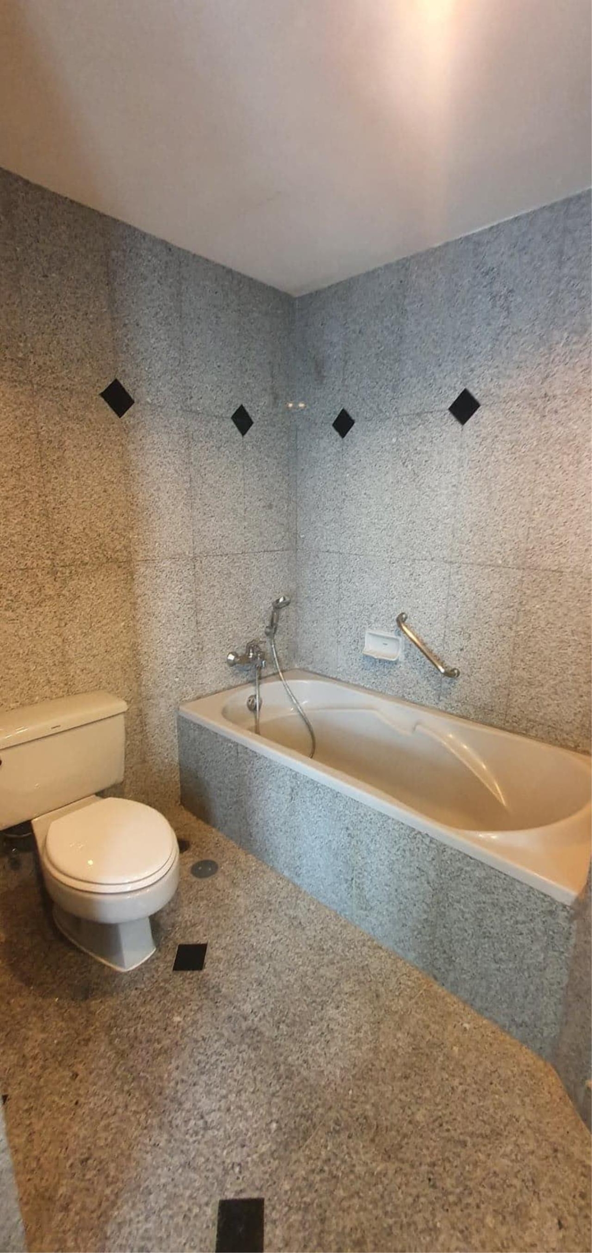 3 bedrooms 2 bathrooms size 190sqm. Charoenjai Place for Rent 70,000 THB