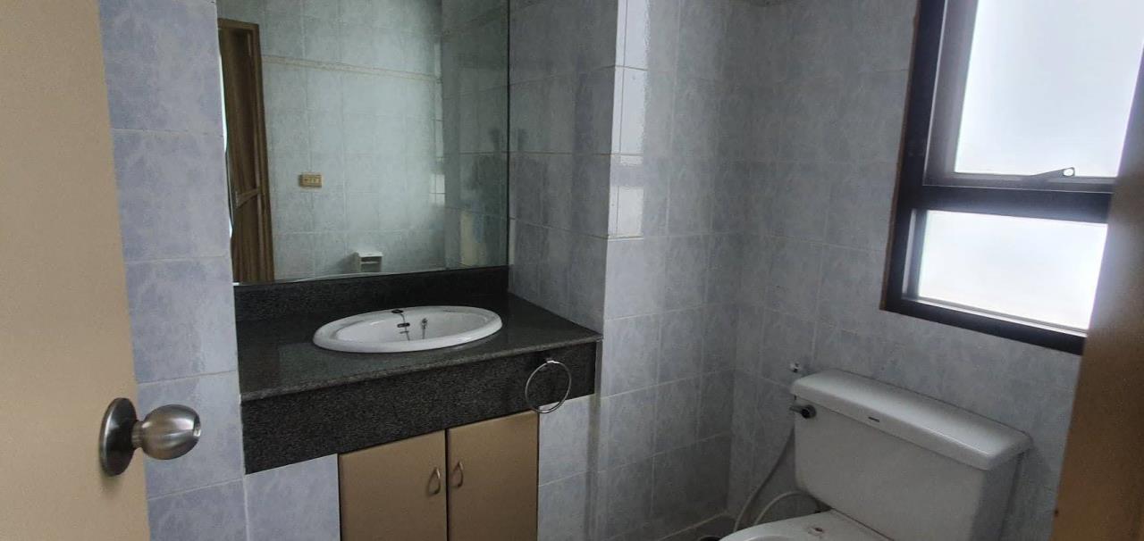 3 bedrooms 2 bathrooms charoenjai place for rent