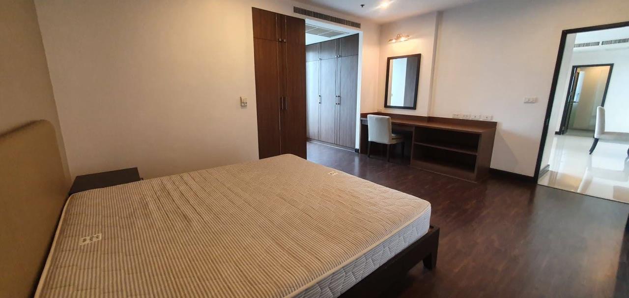 3 bedrooms 2 bathrooms size 190sqm. Charoenjai Place for Rent 70,000 THB