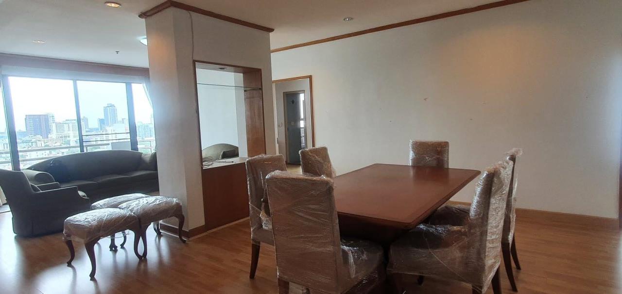 3 bedrooms 2 bathrooms size 190sqm. Charoenjai Place for Rent 70,000 THB