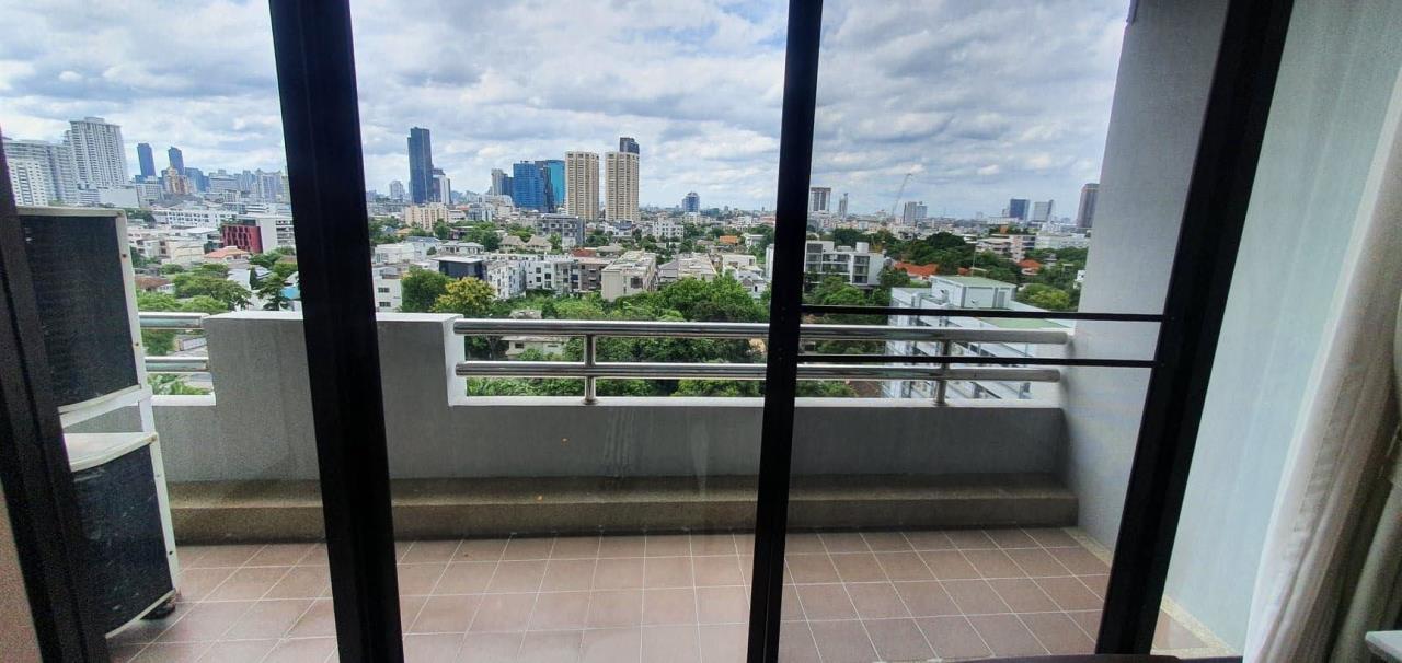 3 bedrooms 2 bathrooms charoenjai place for rent