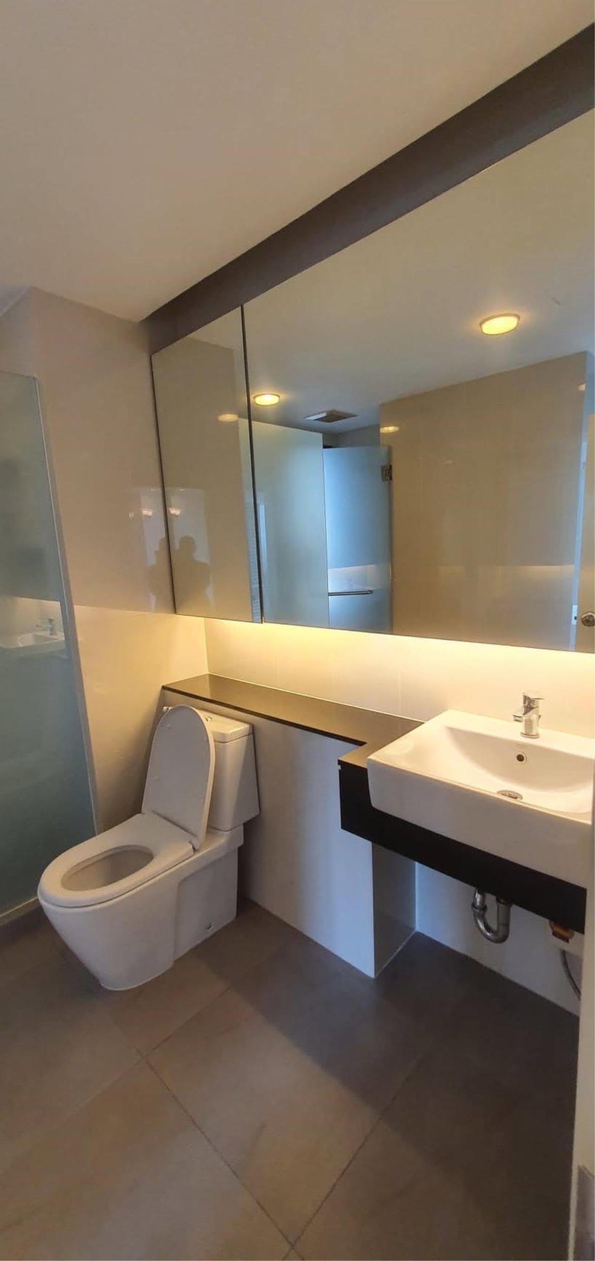 3 Bedrooms 2 Bathrooms Size 171sqm. Charoenjai Place for Rent 65,000 THB