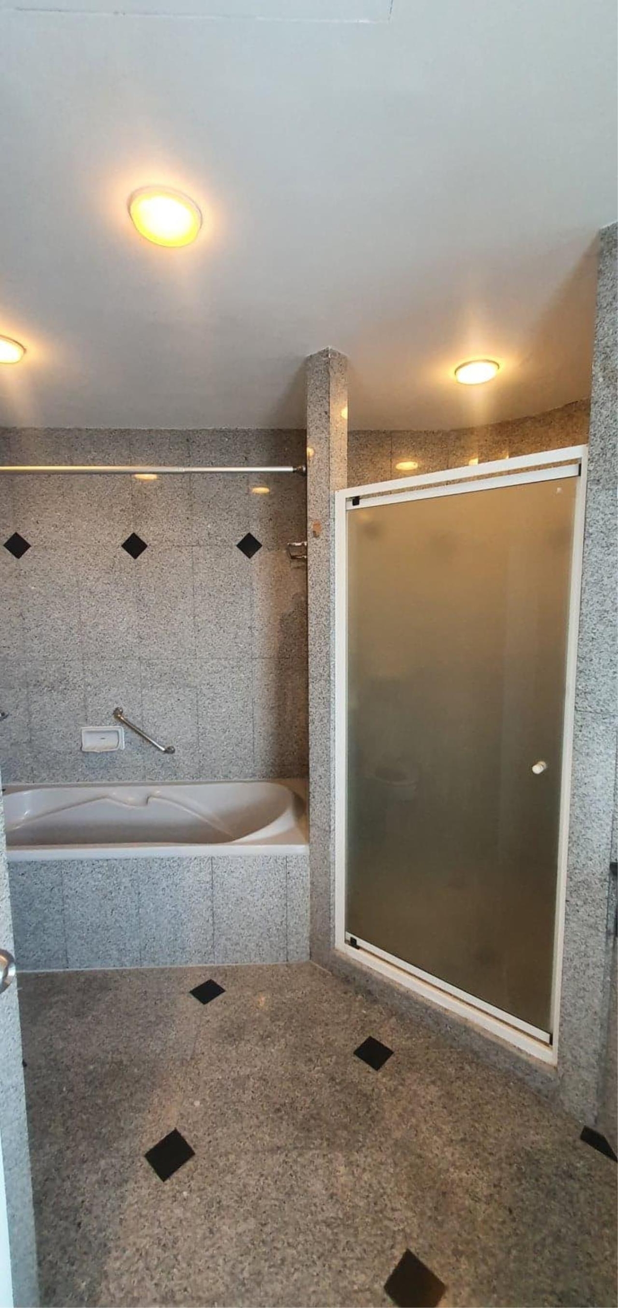 3 Bedrooms 2 Bathrooms Size 171sqm. Charoenjai Place for Rent 65,000 THB