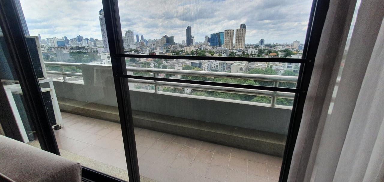 3 Bedrooms 2 Bathrooms Size 171sqm. Charoenjai Place for Rent 65,000 THB