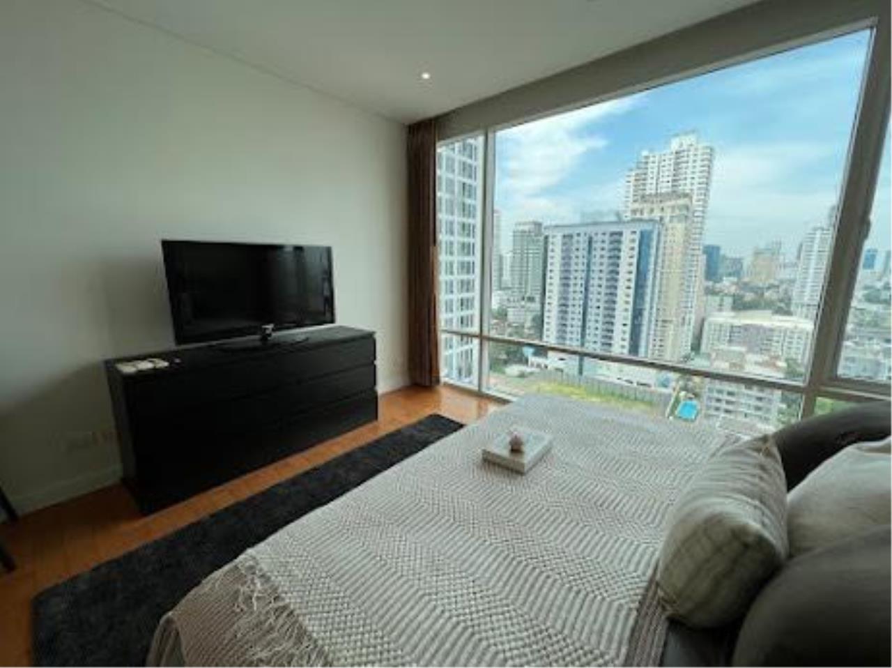 3 bedrooms 3 bathrooms fullerton sukhumvit for rent