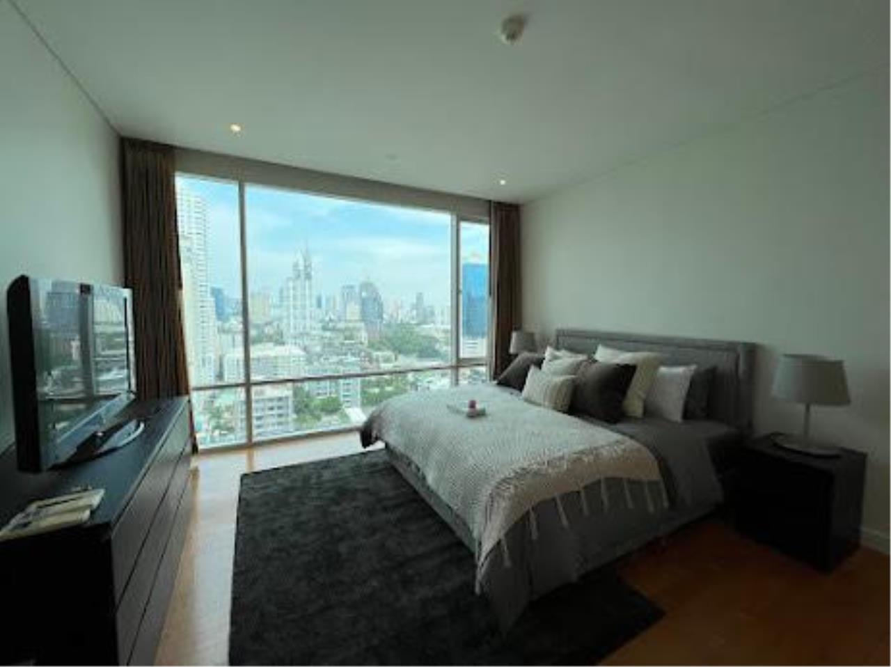 3 bedrooms 3 bathrooms fullerton sukhumvit for rent