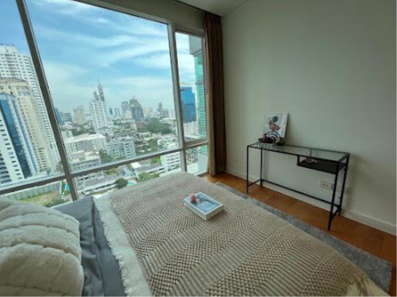 3 bedrooms 3 bathrooms fullerton sukhumvit for rent