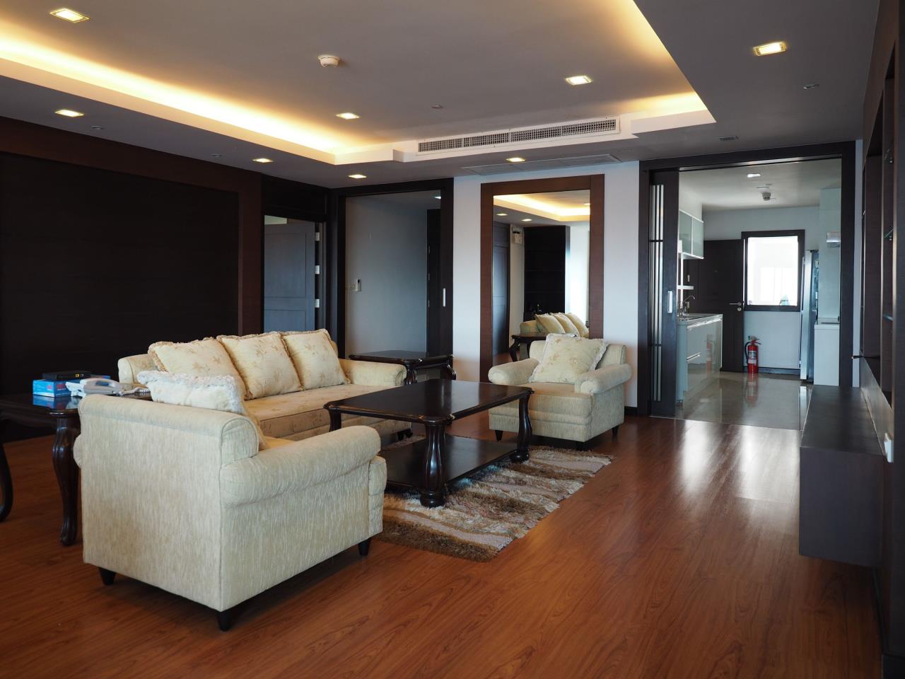 3 Bedrooms 3 Bathrooms Size 200.12 at Sathorn Gardens for Rent