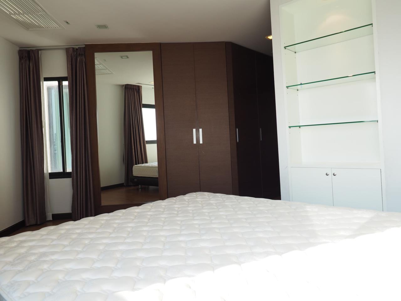 3 Bedrooms 3 Bathrooms Size 200.12 at Sathorn Gardens for Rent
