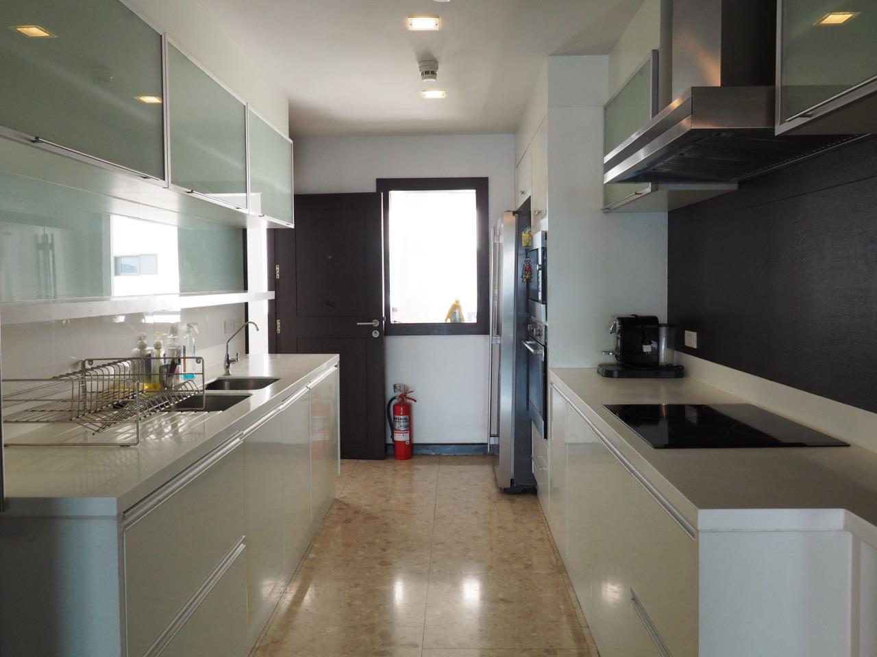 3 Bedrooms 3 Bathrooms Size 200.12 at Sathorn Gardens for Rent