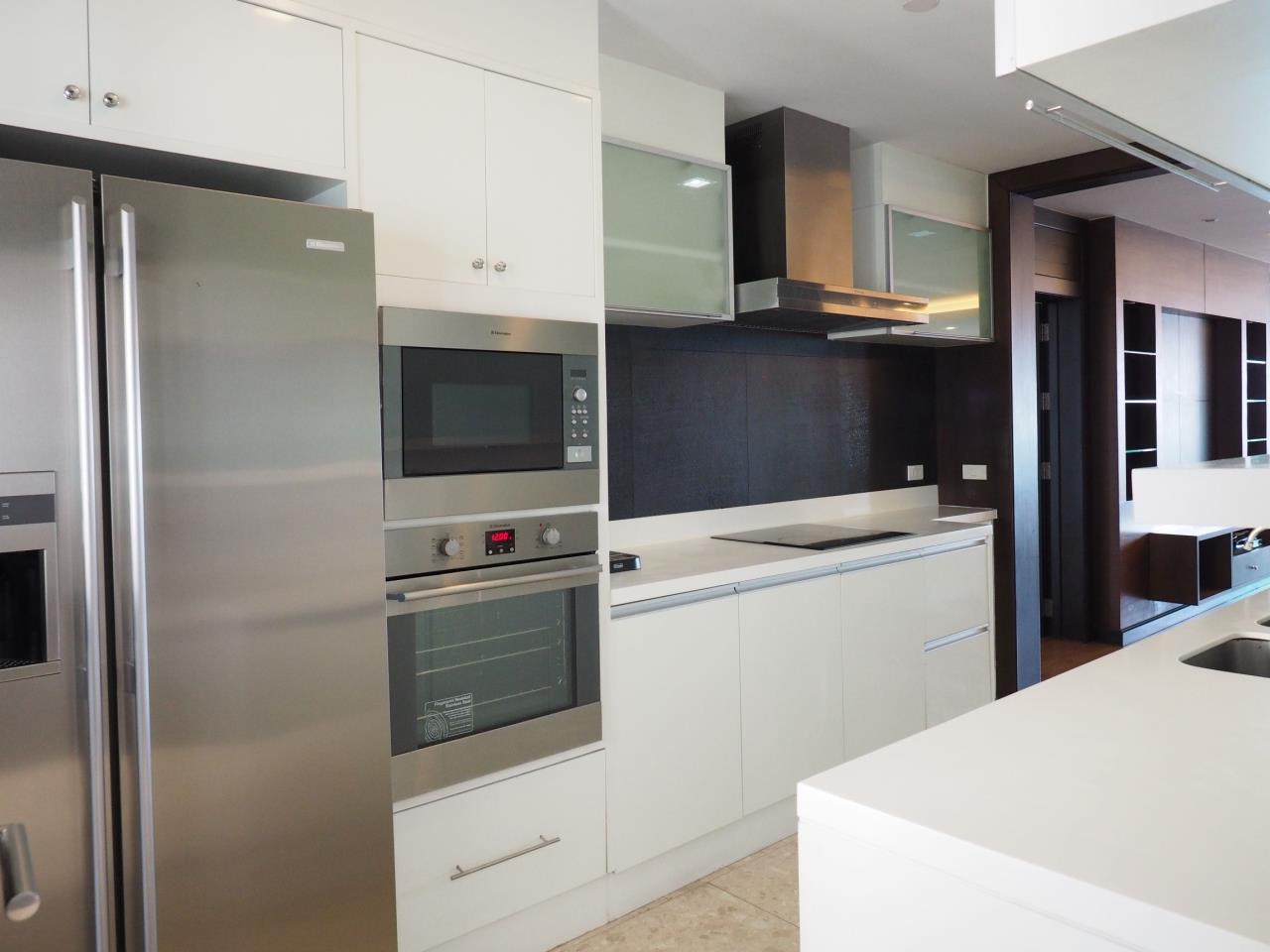 3 Bedrooms 3 Bathrooms Size 200.12 at Sathorn Gardens for Rent
