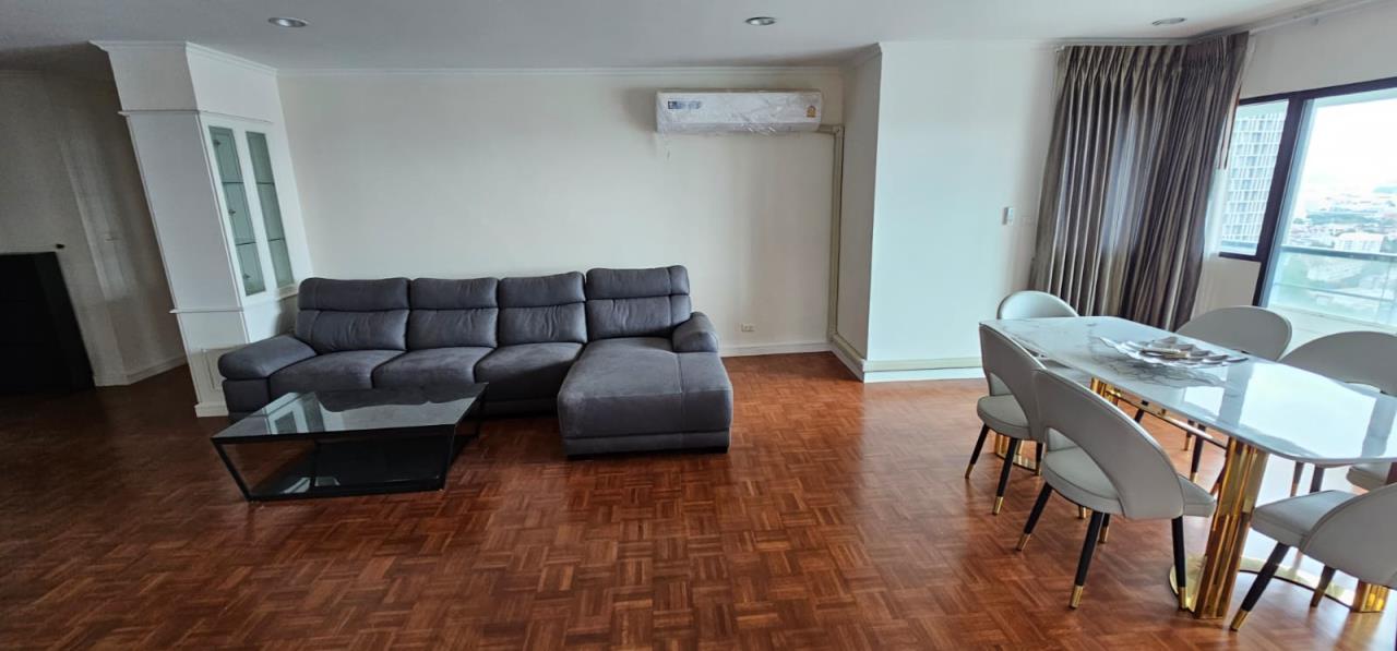 3 Bedrooms 3 Bathrooms Size 220sqm Sathorn Gardens 36 for Rent