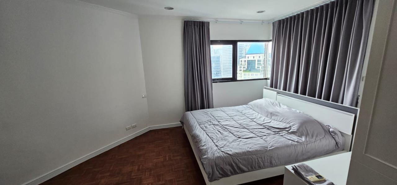3 Bedrooms 3 Bathrooms Size 220sqm Sathorn Gardens 36 for Rent