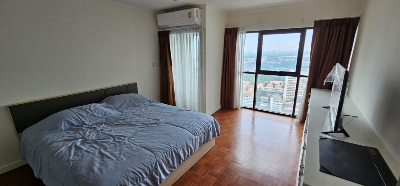 3 Bedrooms 3 Bathrooms Size 220sqm Sathorn Gardens 36 for Rent