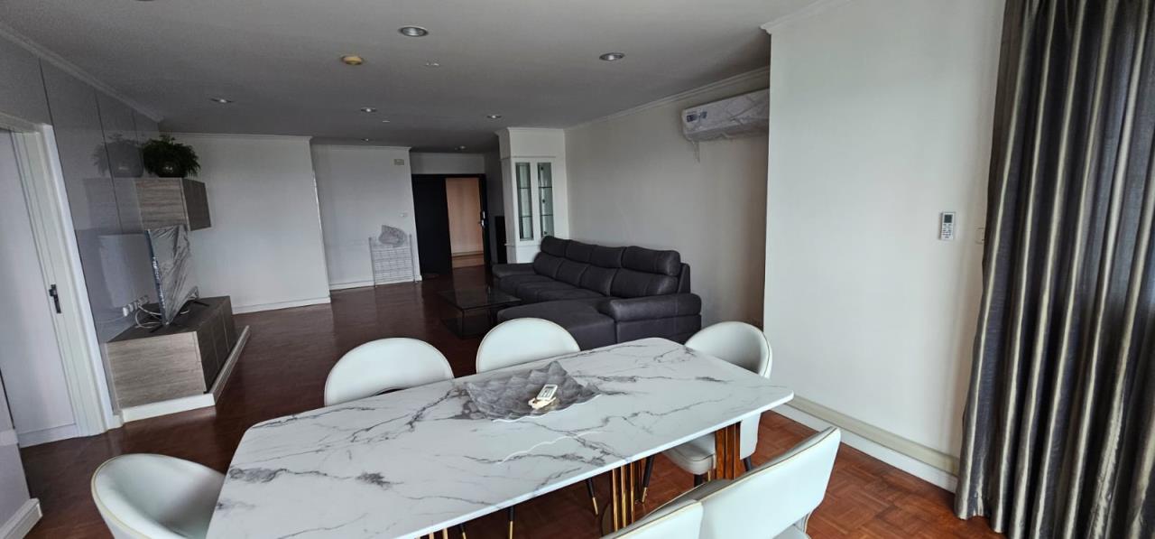 3 Bedrooms 3 Bathrooms Size 220sqm Sathorn Gardens 36 for Rent