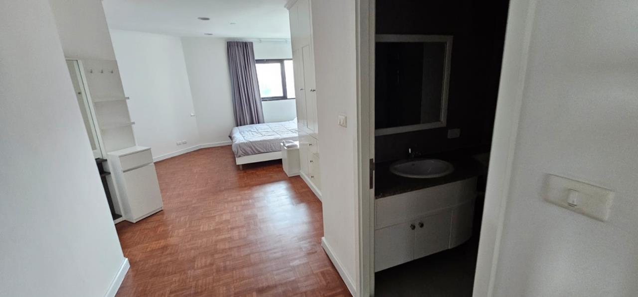 3 Bedrooms 3 Bathrooms Size 220sqm Sathorn Gardens 36 for Rent