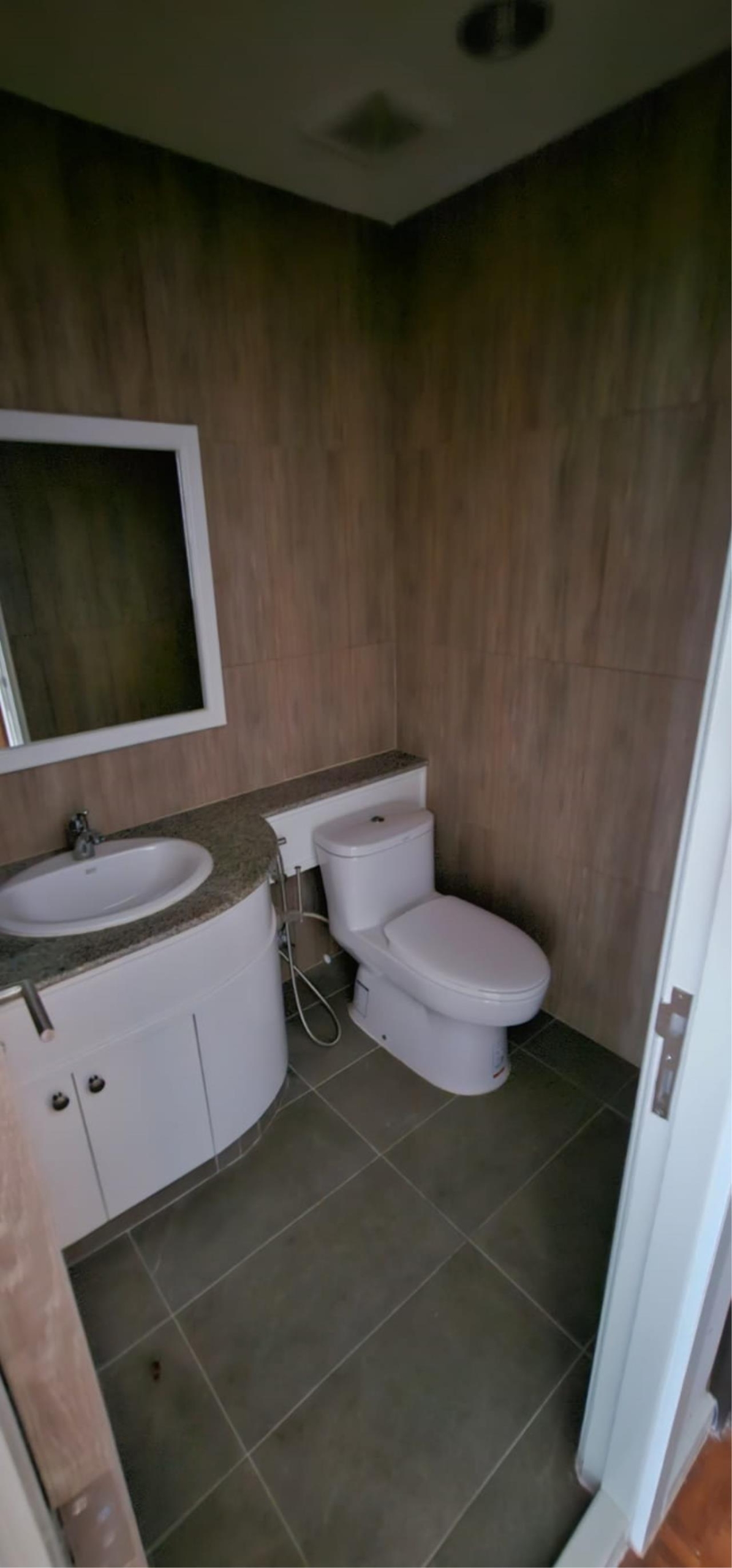 3 Bedrooms 3 Bathrooms Size 220sqm Sathorn Gardens 36 for Rent