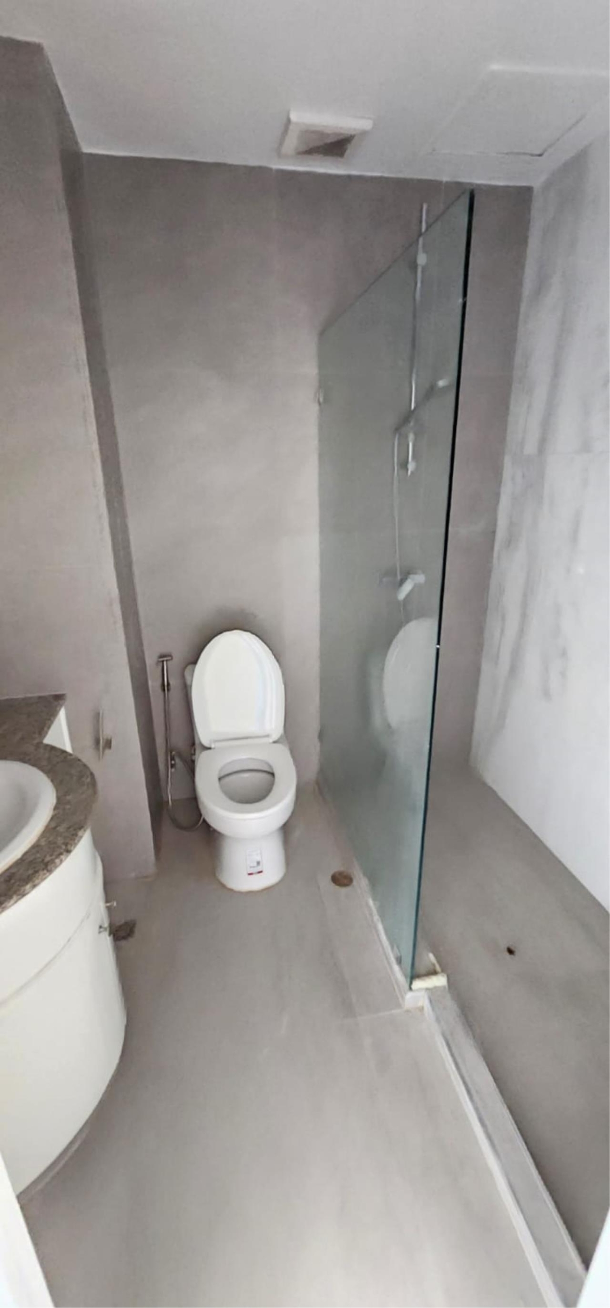 3 Bedrooms 3 Bathrooms Size 220sqm Sathorn Gardens 36 for Rent
