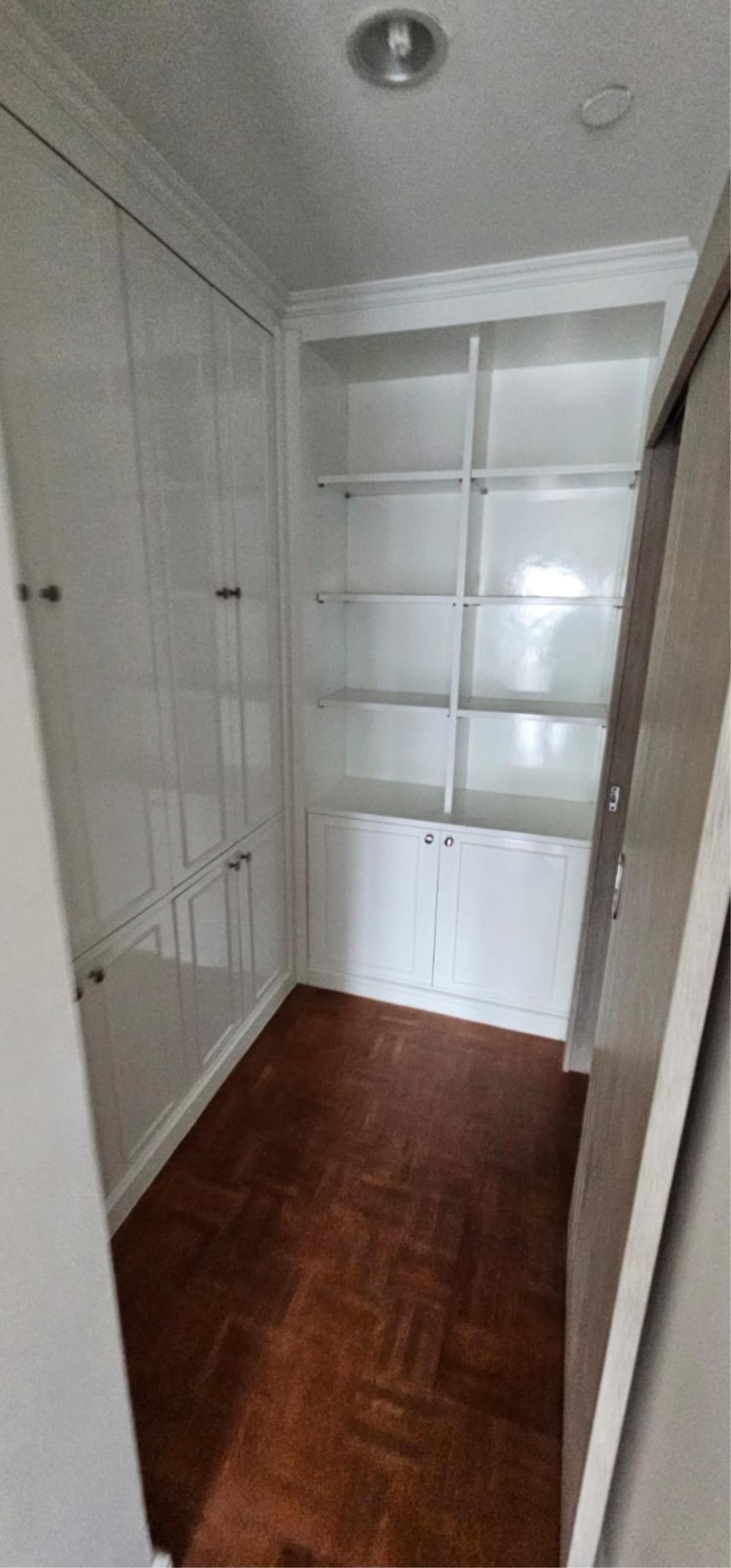 3 Bedrooms 3 Bathrooms Size 220sqm Sathorn Gardens 36 for Rent
