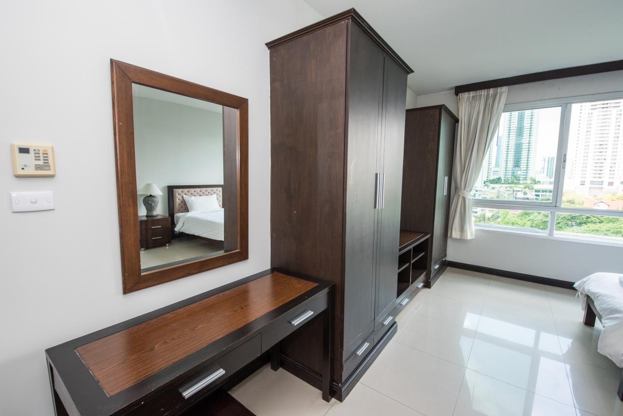 4 Bedrooms 4 Bathrooms Size 230sqm Baan Thirapa for Rent