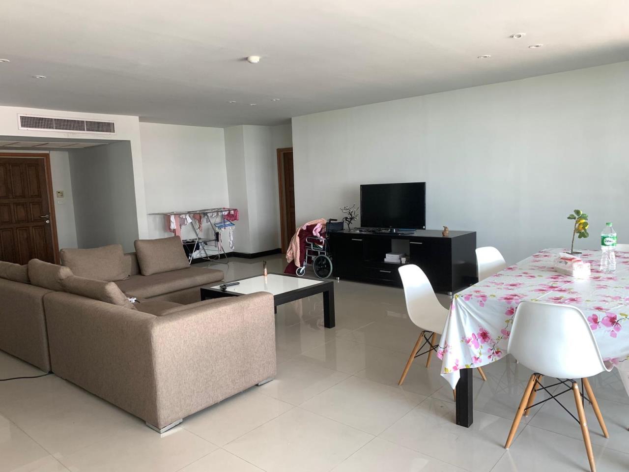 3 Bedrooms 3 Bathrooms Size 180sqm. Baan Thirapa for Rent