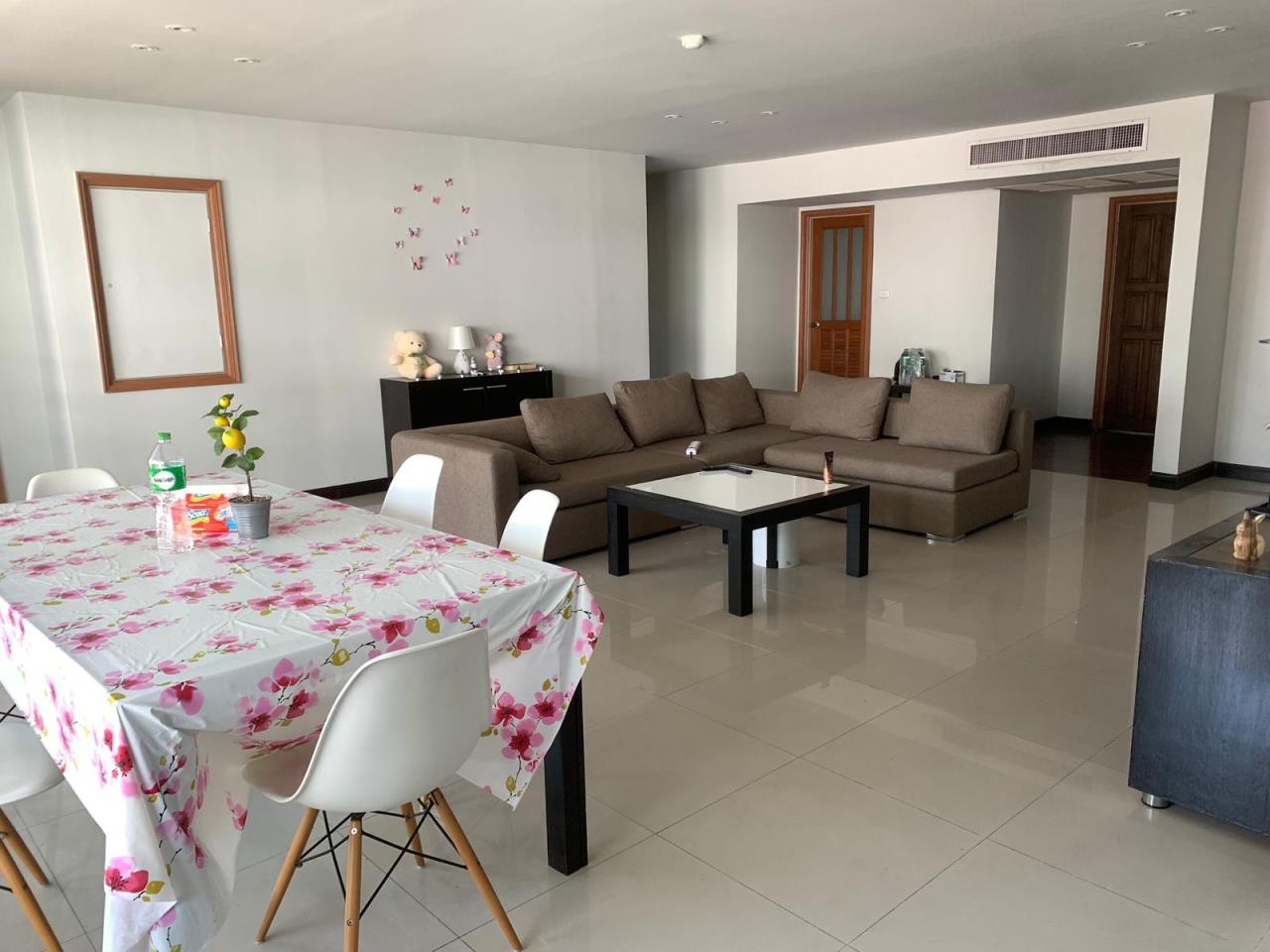 3 Bedrooms 3 Bathrooms Size 180sqm. Baan Thirapa for Rent