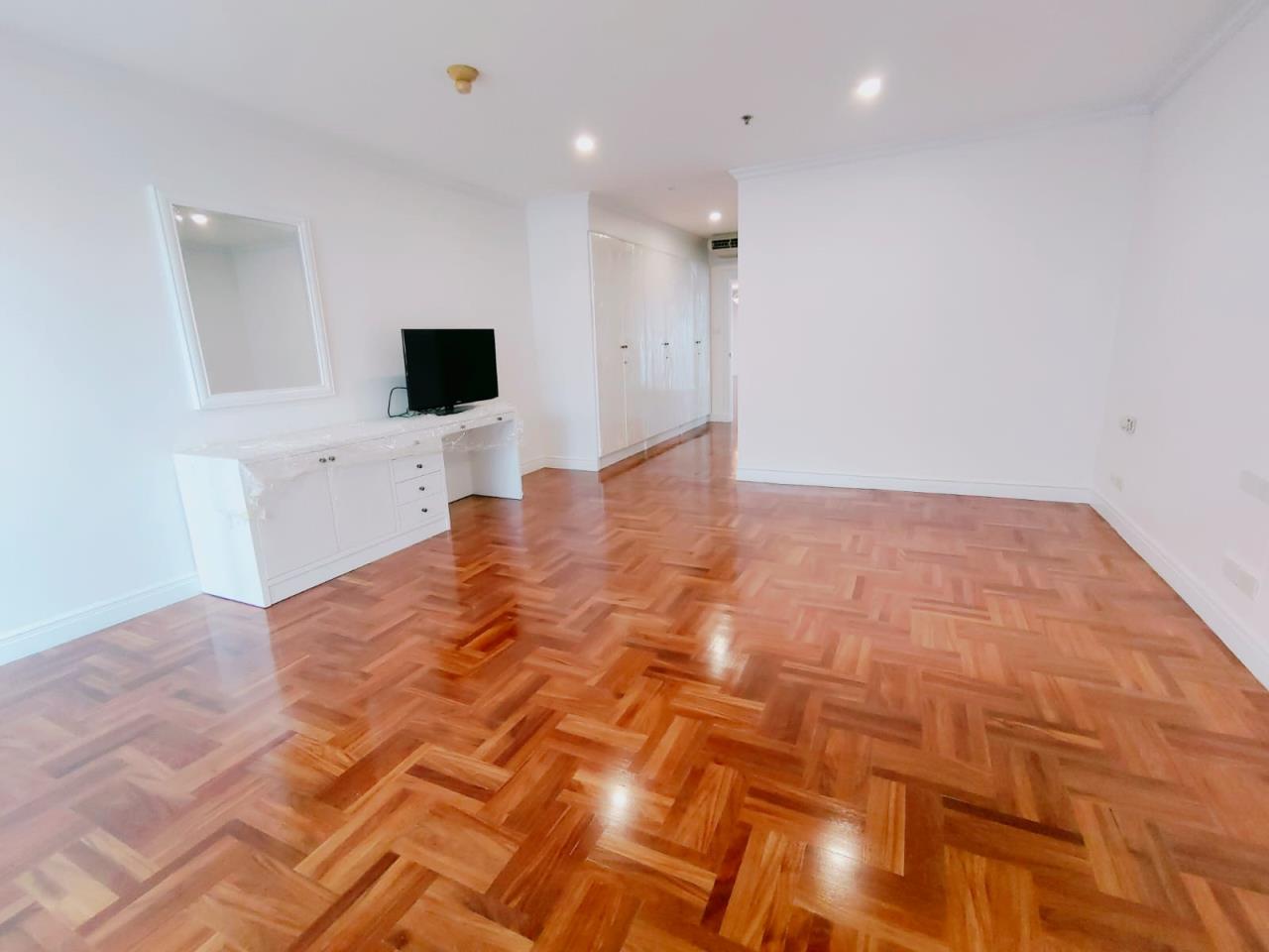 4 Bedrooms 4 Bathrooms Size 450sqm. GM Tower for Rent