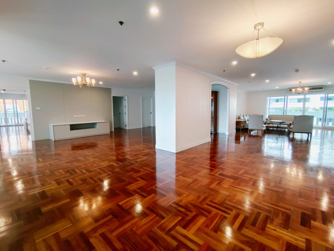 4 Bedrooms 4 Bathrooms Size 450sqm. GM Tower for Rent