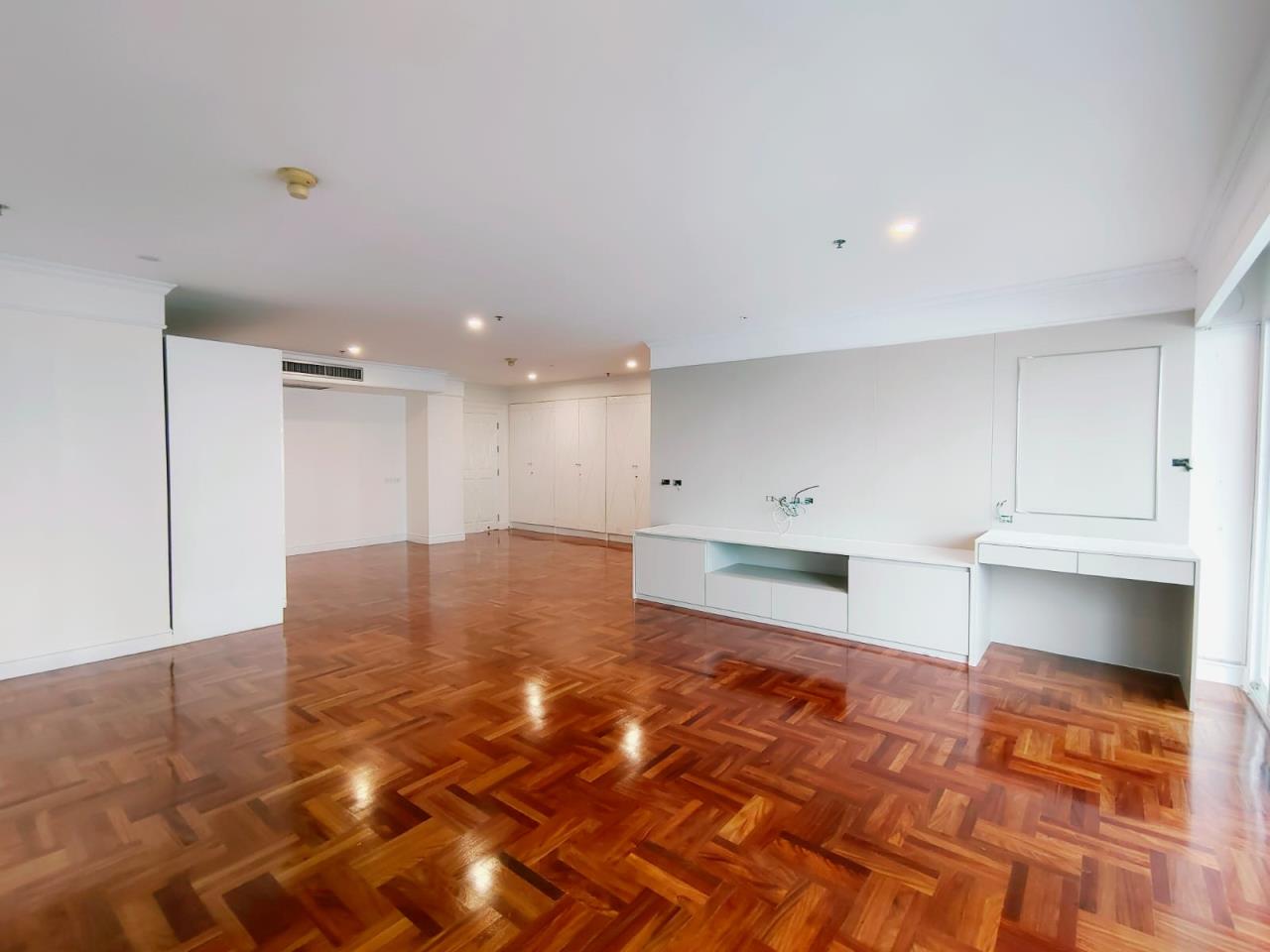 4 Bedrooms 4 Bathrooms Size 450sqm. GM Tower for Rent