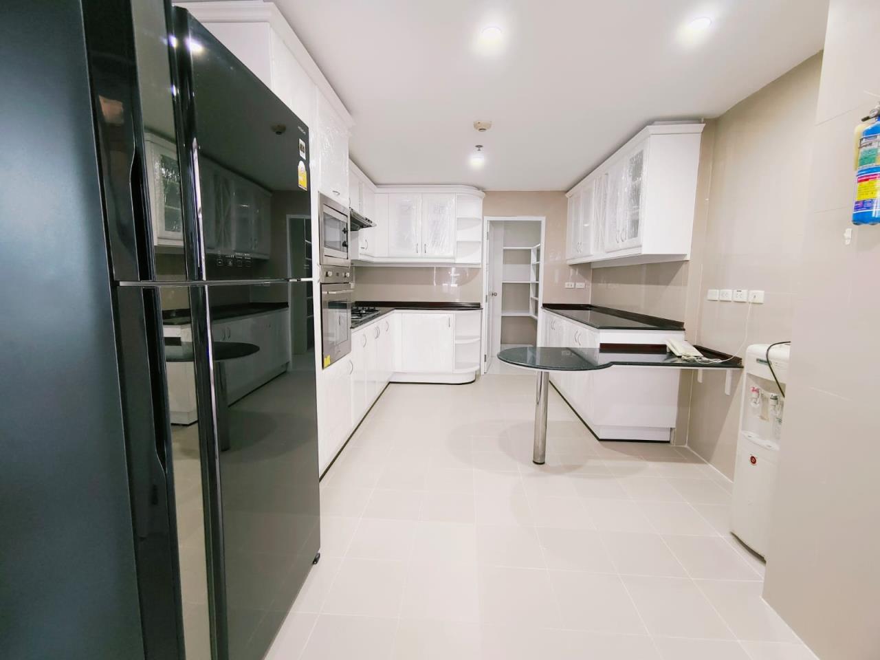 4 Bedrooms 4 Bathrooms Size 450sqm. GM Tower for Rent