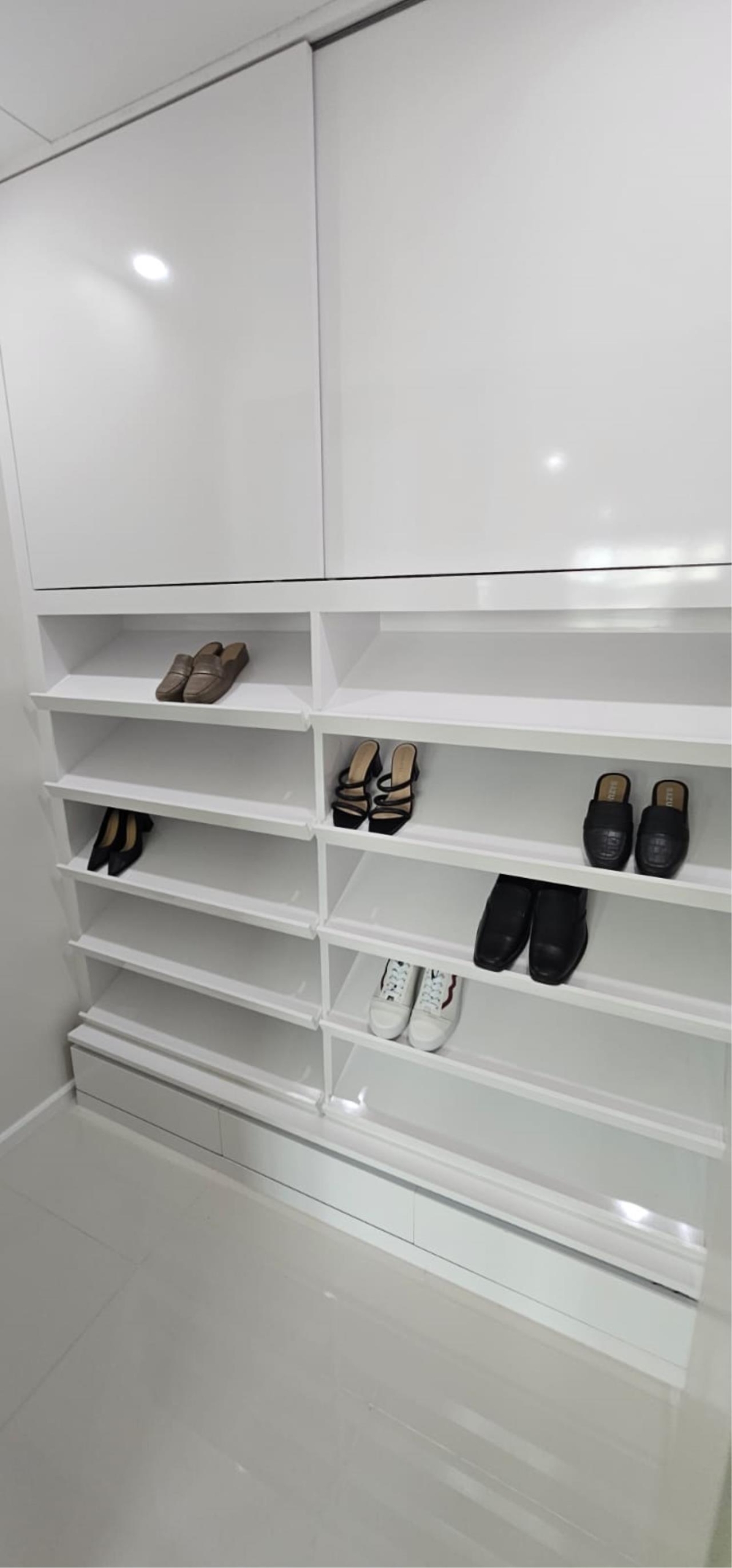 3 Bedrooms 3 Bathrooms Size 220sqm.GM Residence for Rent