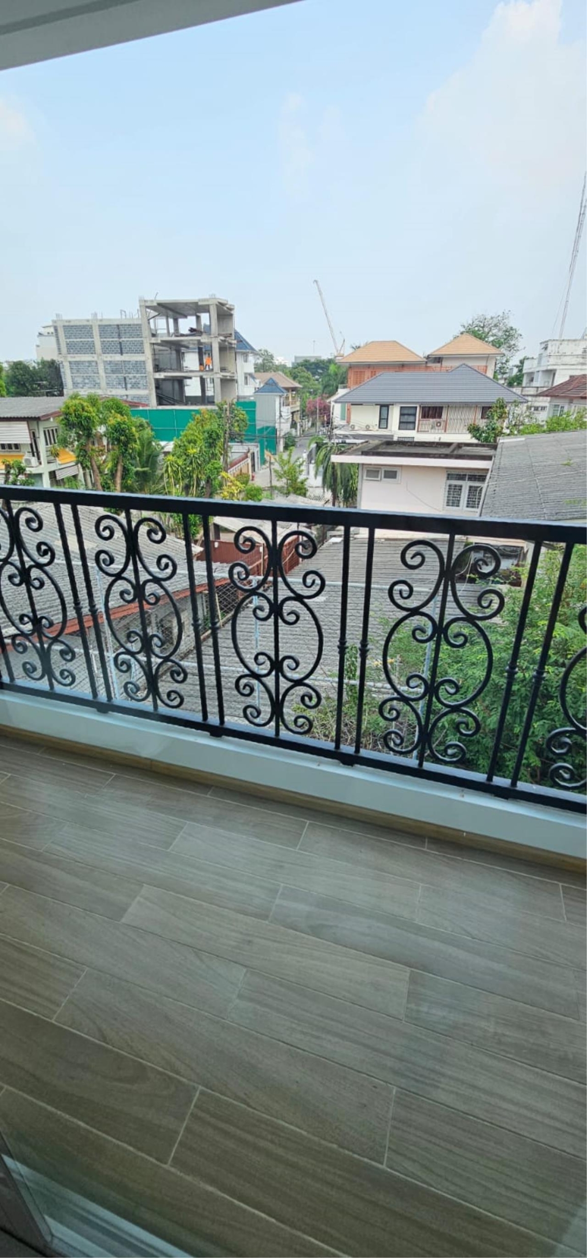 3 Bedrooms 3 Bathrooms Size 220sqm.GM Residence for Rent