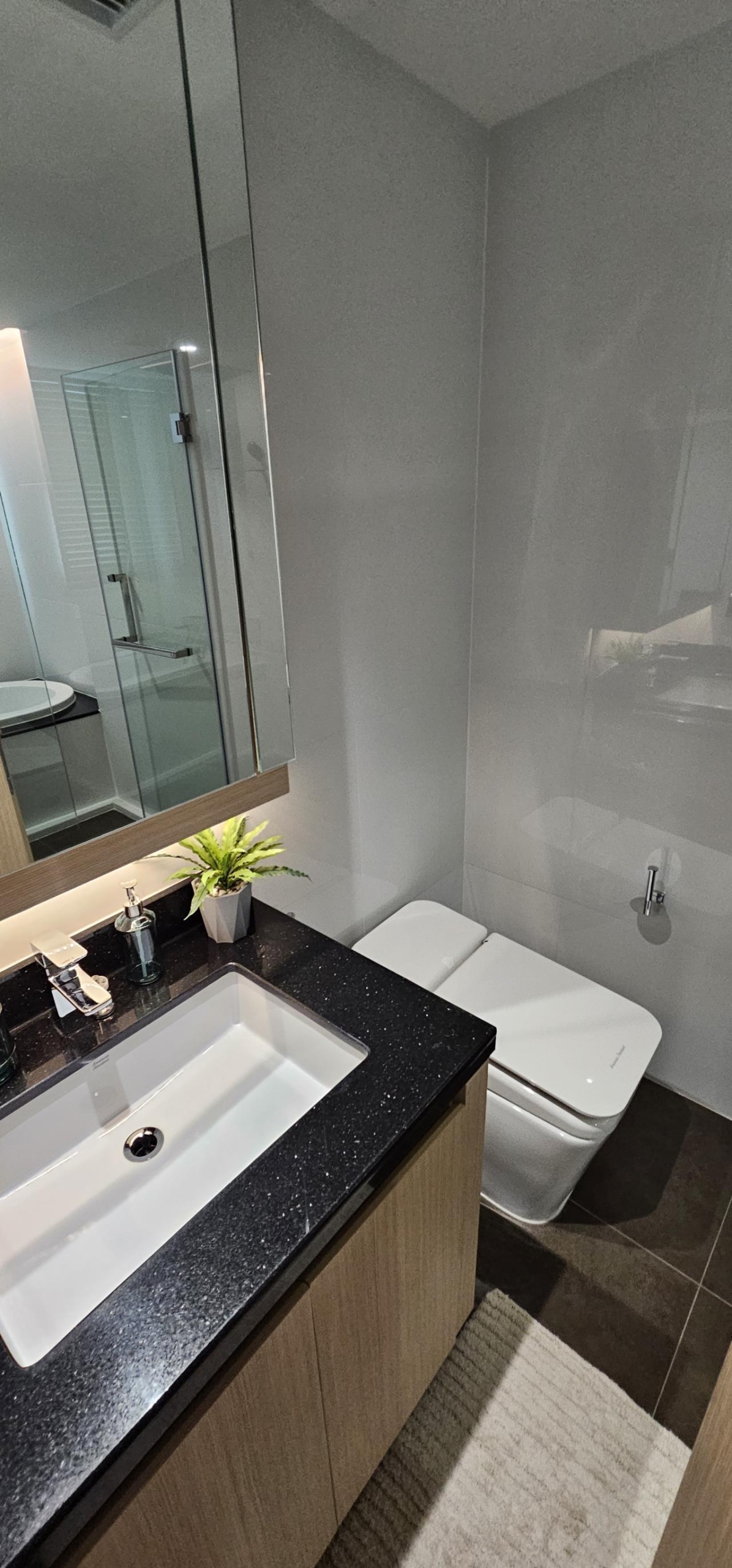 2 bedrooms, 2 bathrooms 70sqm size GM Residence Ekkamai For Rent