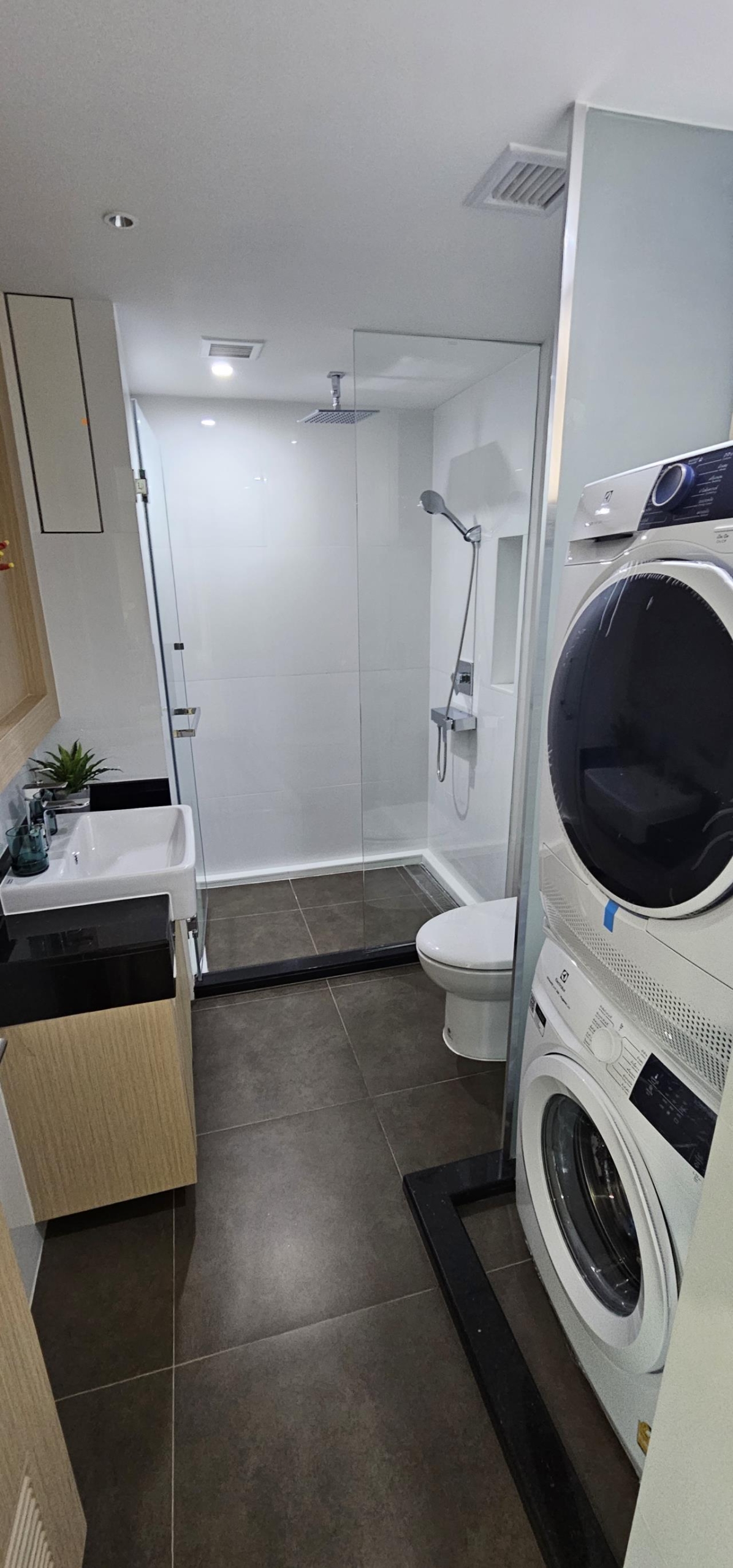 2 bedrooms, 2 bathrooms 70sqm size GM Residence Ekkamai For Rent