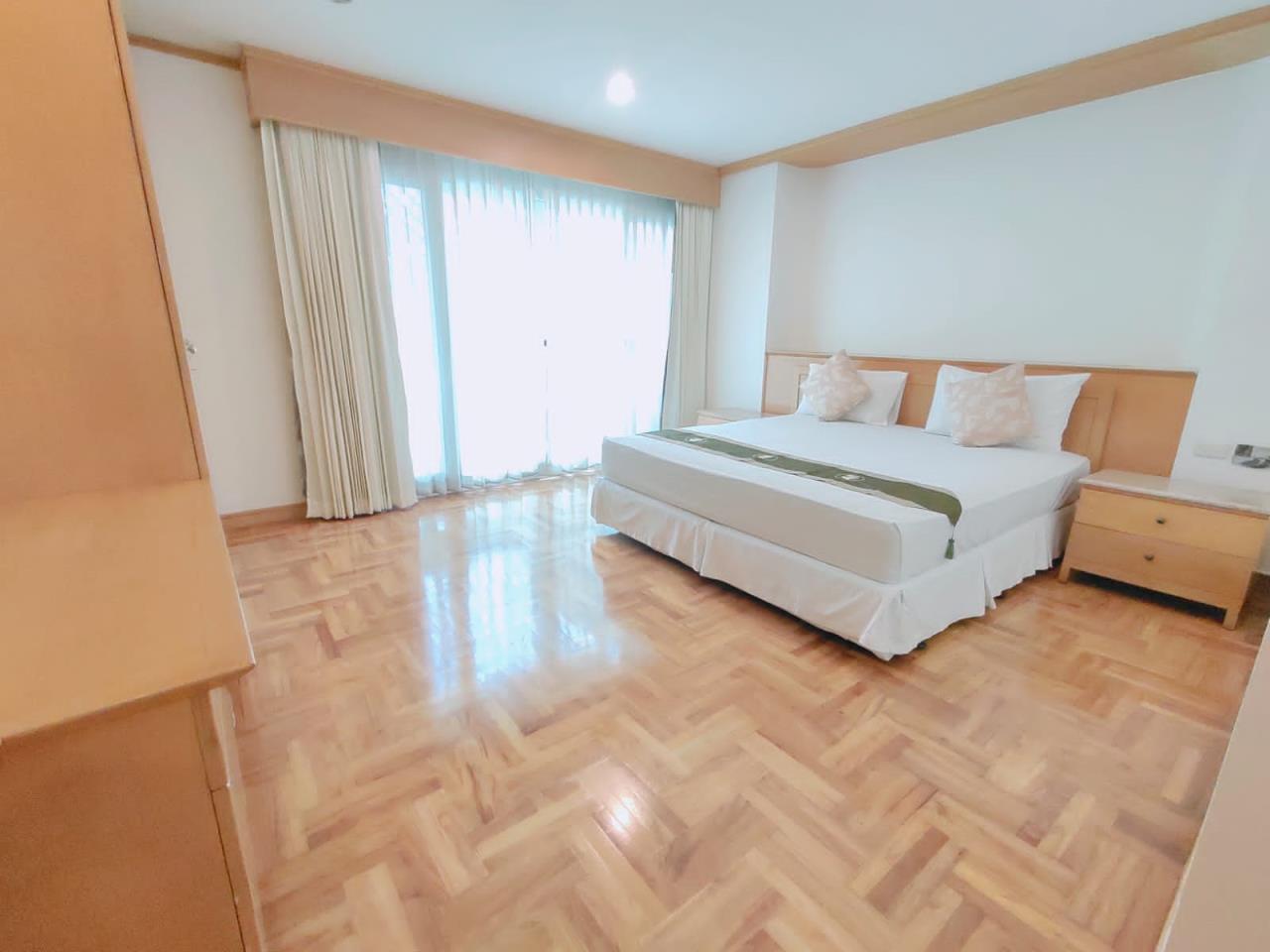 3 Bedrooms, 3 Bathrooms 315sqm size GM Residence For Rent 90,000 THB