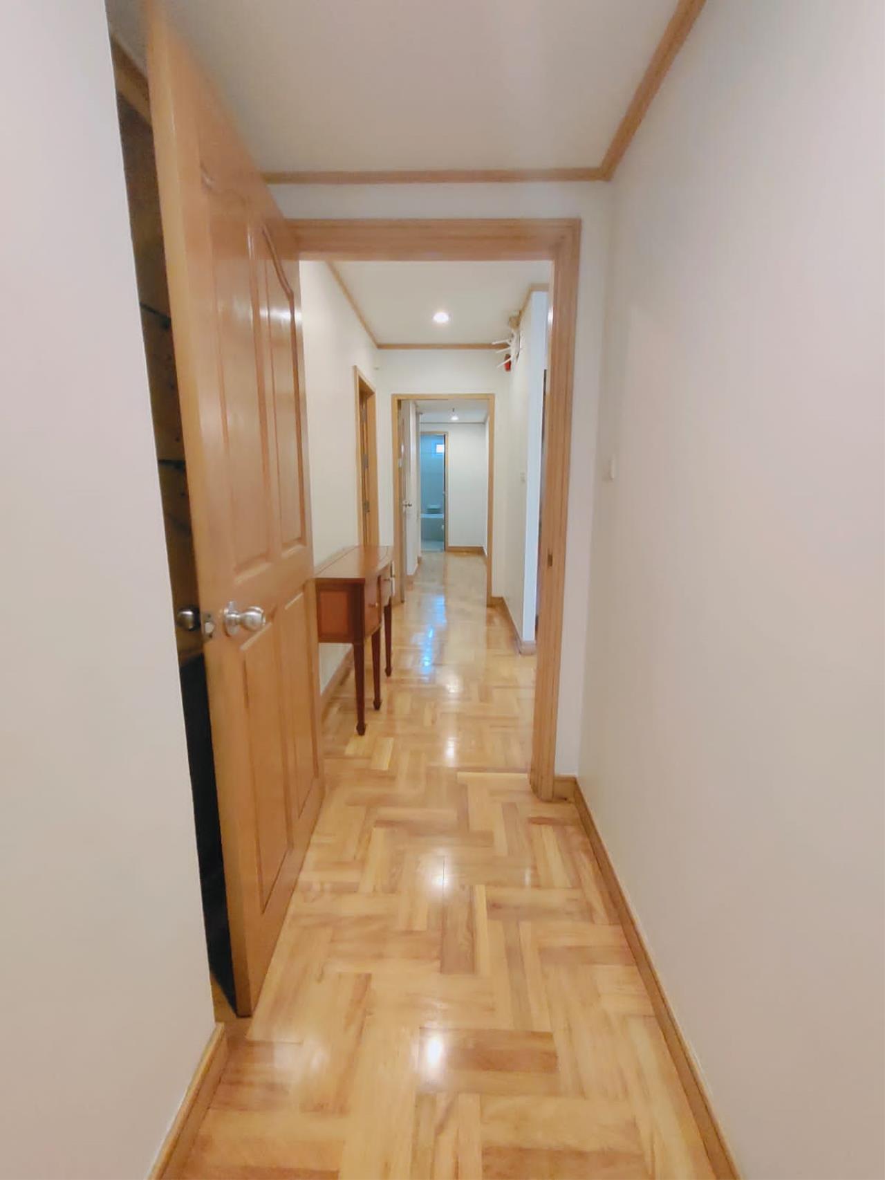 3 Bedrooms, 3 Bathrooms 315sqm size GM Residence For Rent 90,000 THB