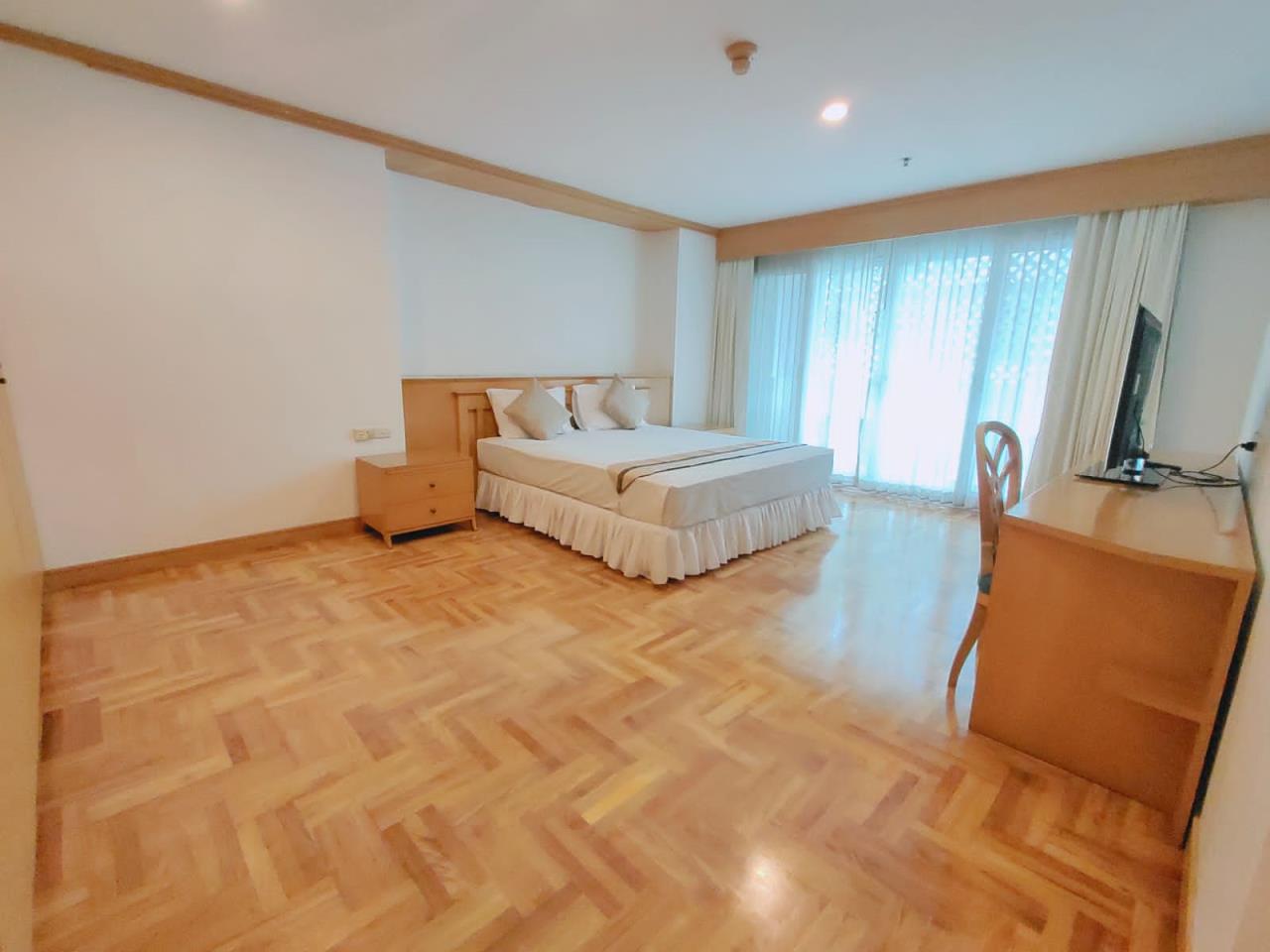 3 Bedrooms, 3 Bathrooms 315sqm size GM Residence For Rent 90,000 THB