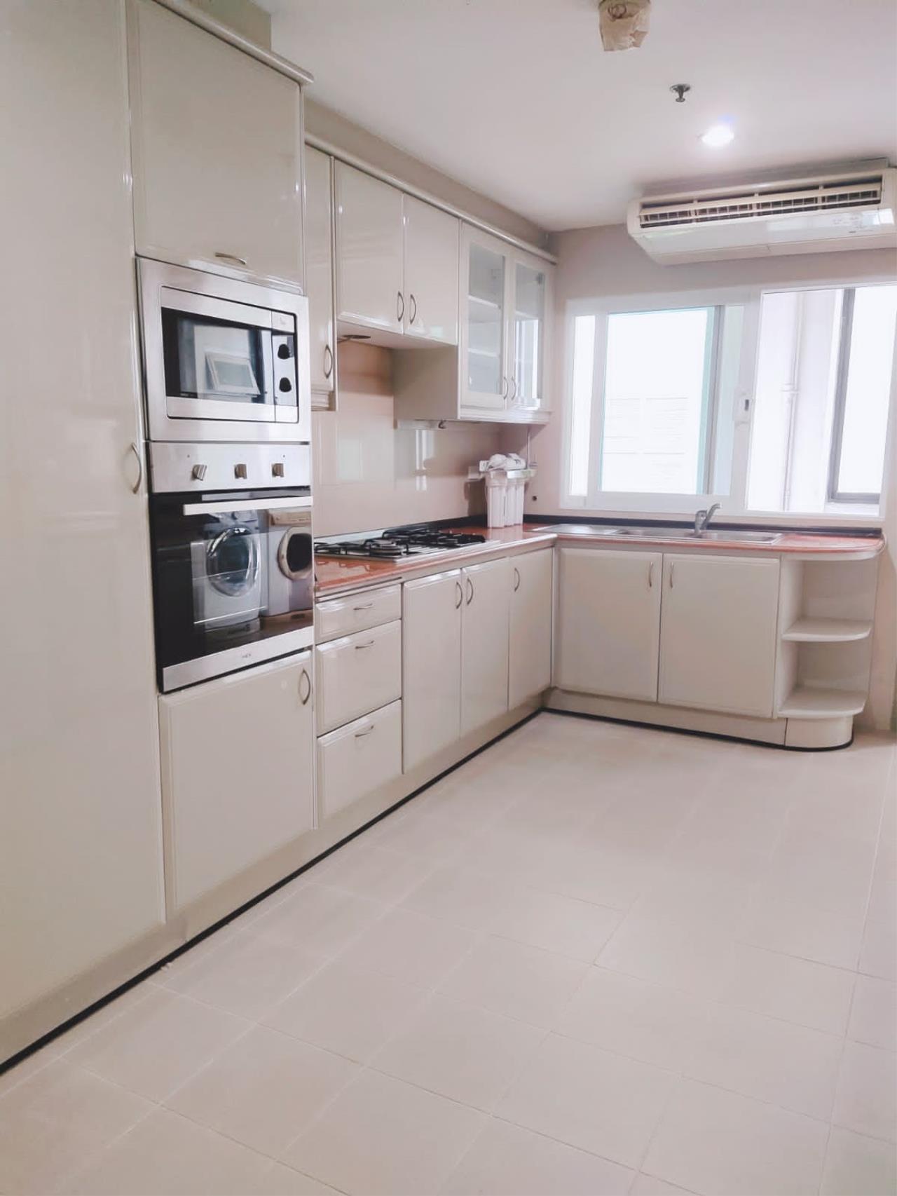 3 Bedrooms, 3 Bathrooms 315sqm size GM Residence For Rent 90,000 THB