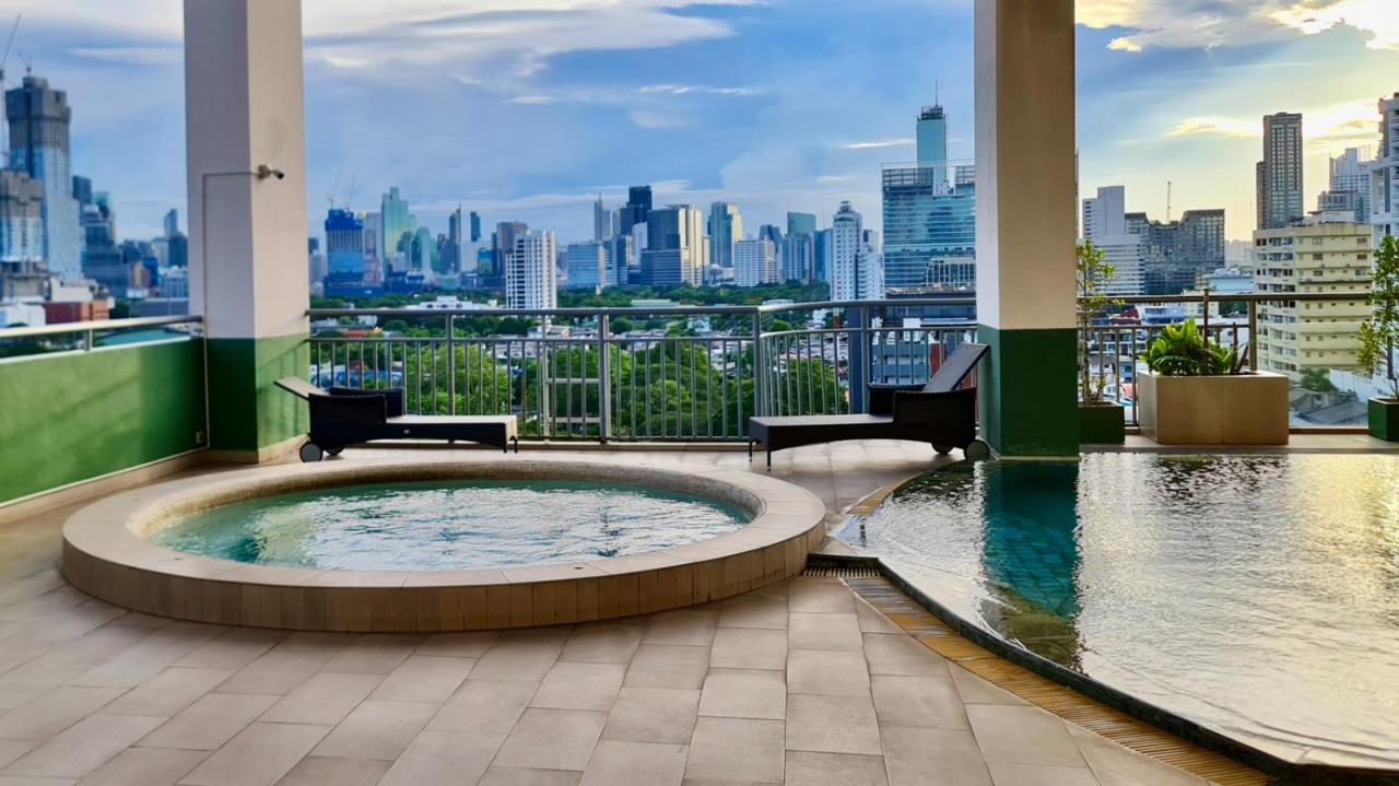 2 Bedrooms 2 Bathrooms Size 135sqm. Lake Green for Rent 60,000 THB