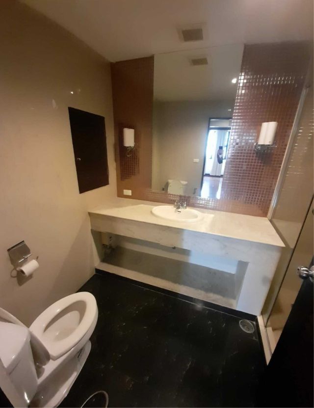 2 Bedrooms 2 Bathrooms Size 140sqm. Lake Green Condominium for Rent 55,000 THB