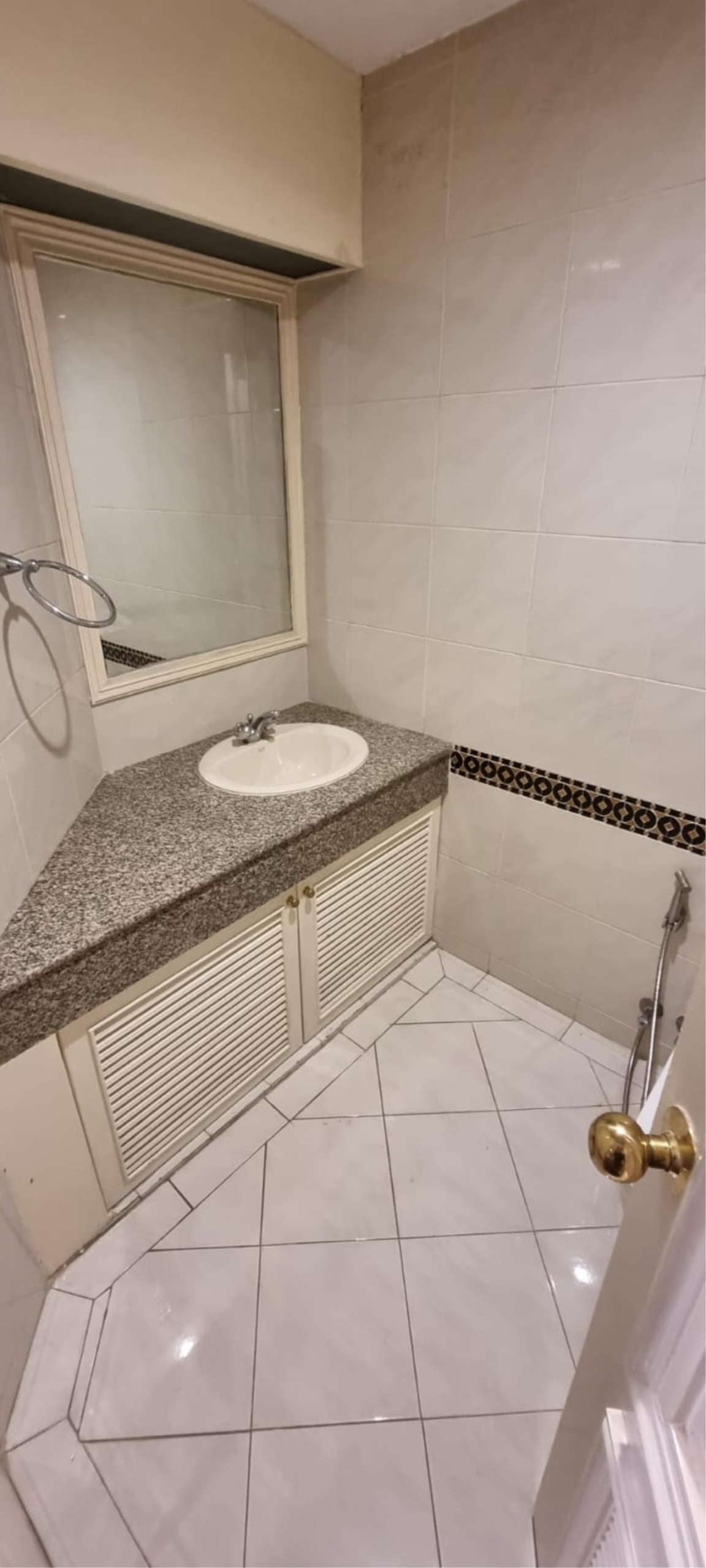 3 bedrooms 3 bathrooms kallista mansion for rent