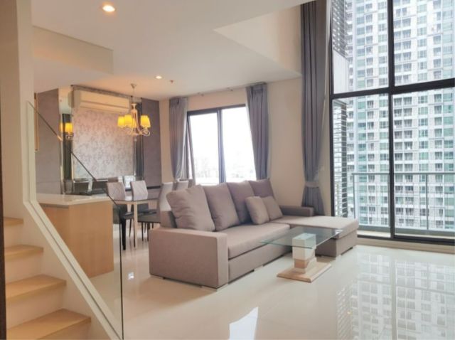 2 bedrooms 2 bathrooms villa asoke condominium for rent