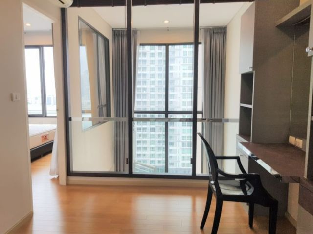 2 bedrooms 2 bathrooms villa asoke condominium for rent