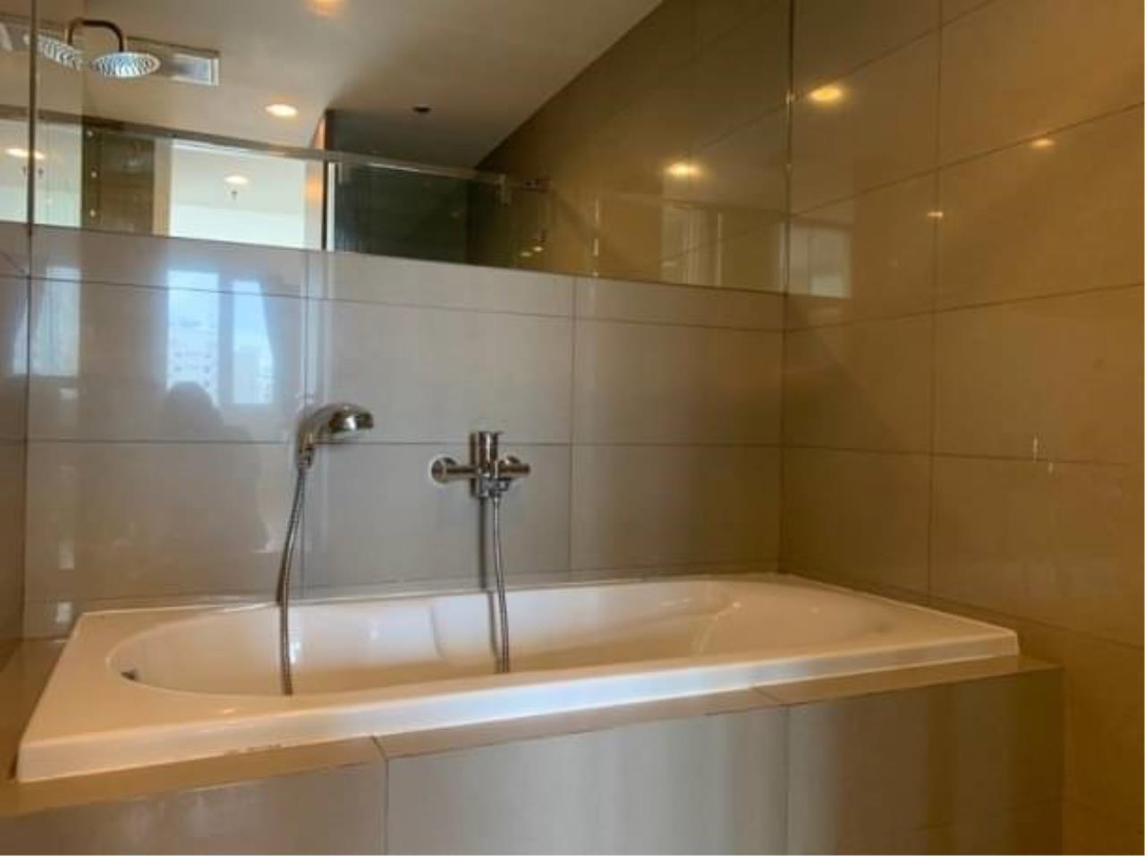 1 bedroom 1 bathroom 15 sukhumvit residence for rent for sale