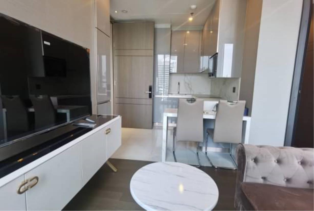 1 bedroom 1 bathroom the esse at singha complex for rent