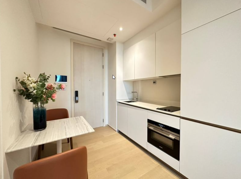 1 Bedroom, 1 Bathroom 53 sqm size 10th Flr The Strand Thonglor For Rent 70,000 THB/Month